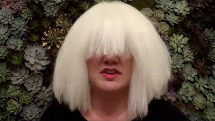 See Kelly Clarkson Cover 'Chandelier' in Sia Wig for Halloween