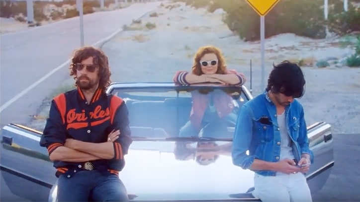 Watch Justice, Susan Sarandon Cruise Through Desert in 'Fire' Video