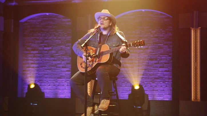 See Jeff Tweedy's Stirring Solo Acoustic Performance on 'Seth Meyers'