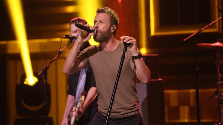 See Dierks Bentley's Muscular 'Burning Man' on 'Fallon'