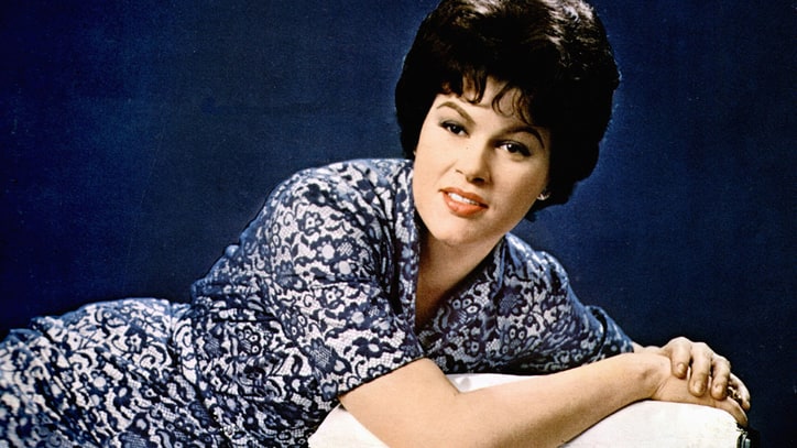 Flashback: See Patsy Cline's Rare 1960 'Jubilee' TV Appearance