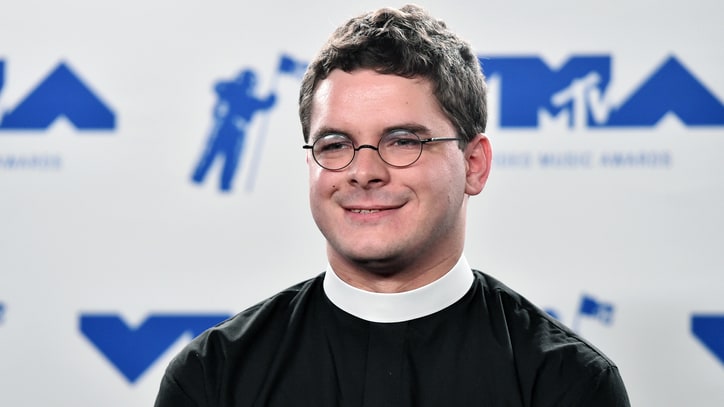 Rev. Robert Lee IV Leaves Church After 'Hurtful' VMAs Backlash