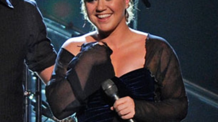 Digest: Kelly Clarkson's Album 'May' Come Out in March; Wyclef Jean Considers Fugees Reunion