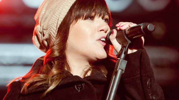 Q&A: Kelly Clarkson on Loving Whitney Houston, Adele and More