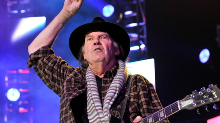 Neil Young Returning to U.S. to Headline Interlocken Festival