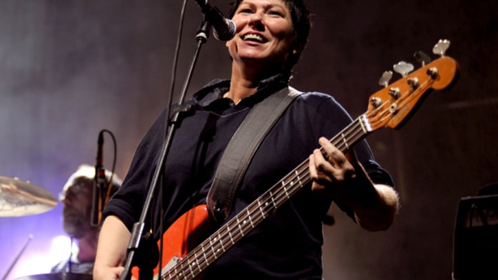 Kim Deal Leaves the Pixies