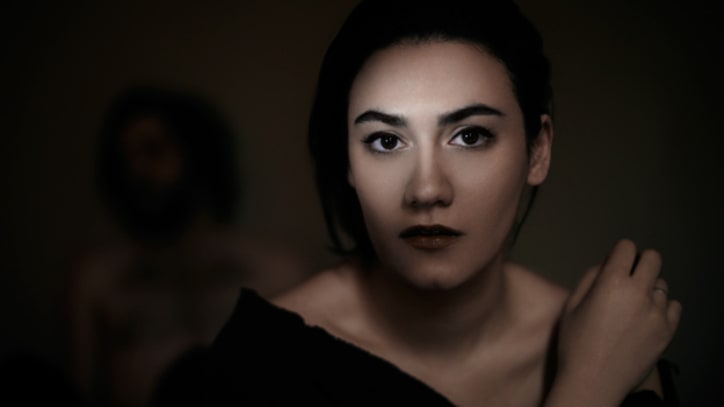 'Floating' by Nadine Shah - Free MP3