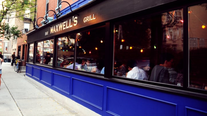 Maxwell’s Honors Hoboken Guests Before Last Call