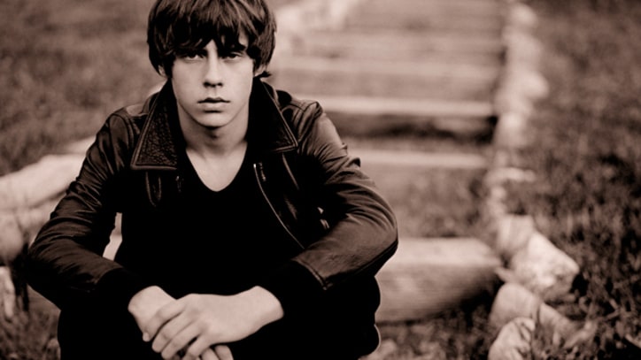 Jake Bugg Shows Guitar Skills on 'Slumville Sunrise' – Song Premiere