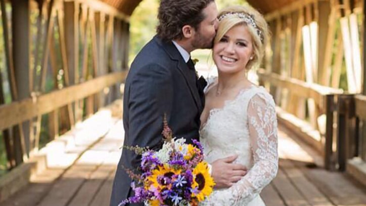 Kelly Clarkson Marries Fiance Brandon Blackstock
