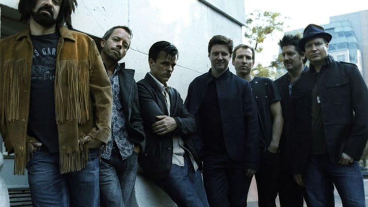 Counting Crows Put on 'Outlaw Roadshow' – Album Premiere