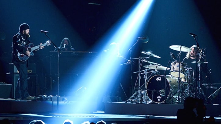 Dave Grohl Jams With Zac Brown Band at the CMAs