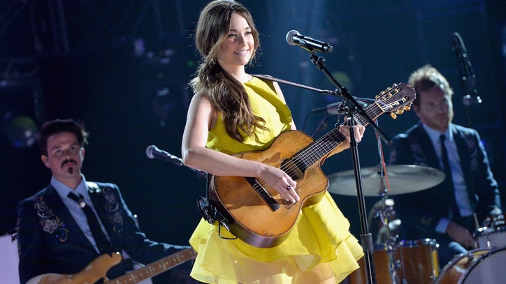 Kacey Musgraves Delivers 'Encouraging' Message at CMA Awards