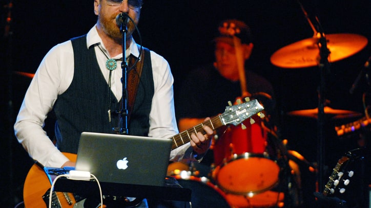 Cracker Frontman Spearheads Takedown of Lyric Sites