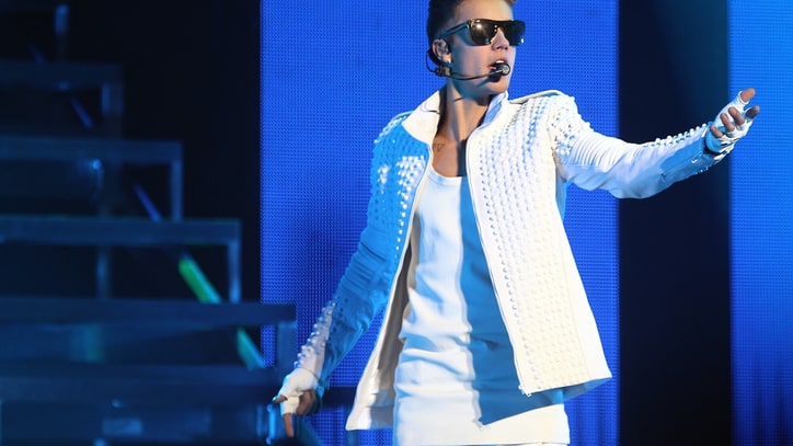 Justin Bieber Apologizes for Debasing Argentine Flag Onstage