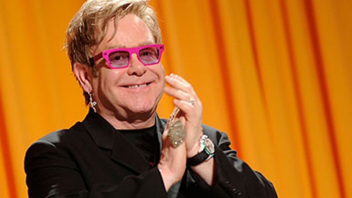 Digest: Elton John to Host 'Saturday Night Live'; Foo Fighters Play Secret Show in London