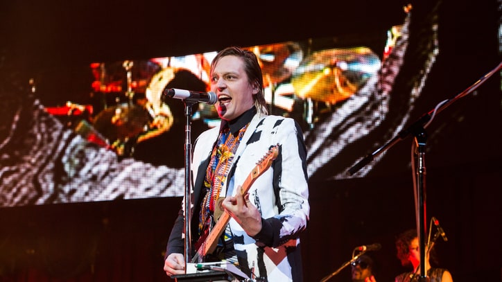 Arcade Fire, Phoenix Wrap KROQ Almost Acoustic Christmas