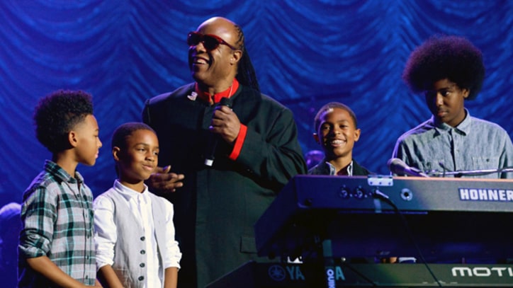 Stevie Wonder Recreates 'Songs in the Key of Life' for Holiday Benefit