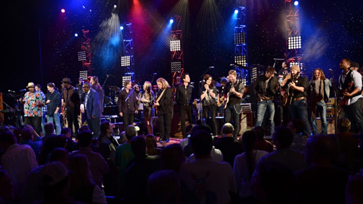 Vince Gill, Jackson Browne and Dr. John Honor Gregg Allman