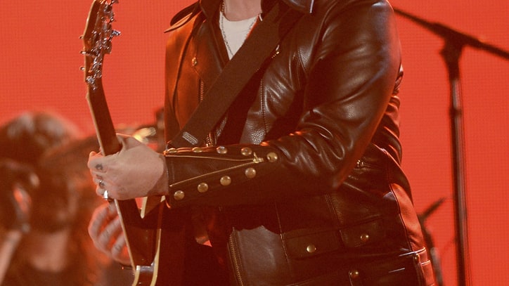 Queens of the Stone Age Thrash Grammys With Dave Grohl, Trent Reznor