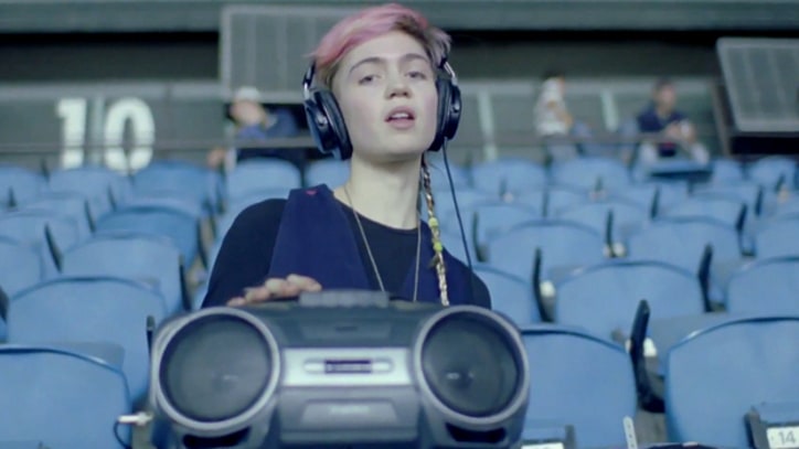 Grimes: 'Oblivion' Video