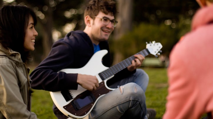 gTar iPhone Guitar Makes Waves on Kickstarter