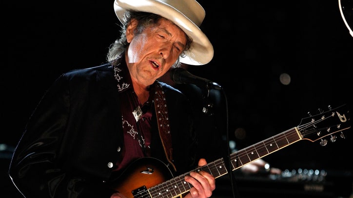 Bob Dylan Watched Boxer Manny Pacquiao Spar At a Los Angeles Gym