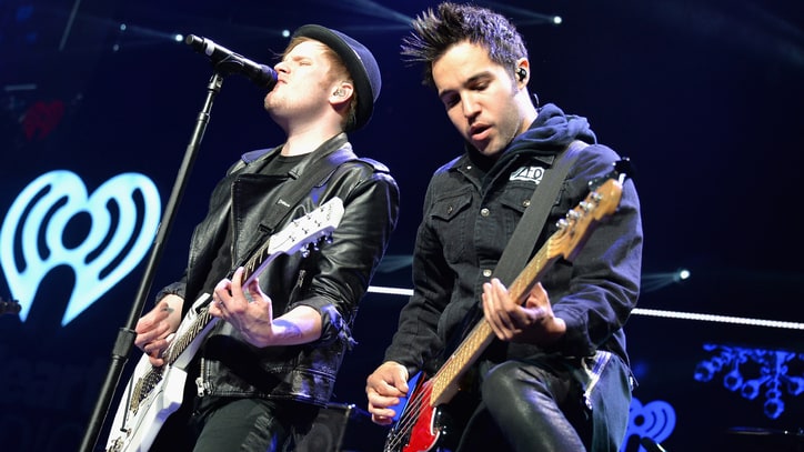 Fall Out Boy Releasing 'Flappy Bird' Update 'Fall Out Bird 2.0'
