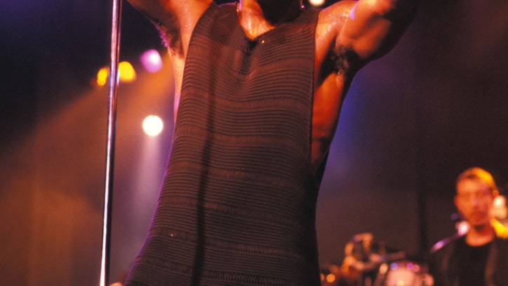 Listen to 2 Rare D'Angelo Live Performances From 1995 - Premiere