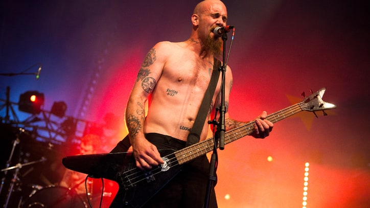 Nick Oliveri Reunites Onstage With Queens of the Stone Age