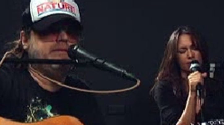Matthew Sweet and Susanna Hoffs Cover Neil Young's 'Cinnamon Girl'