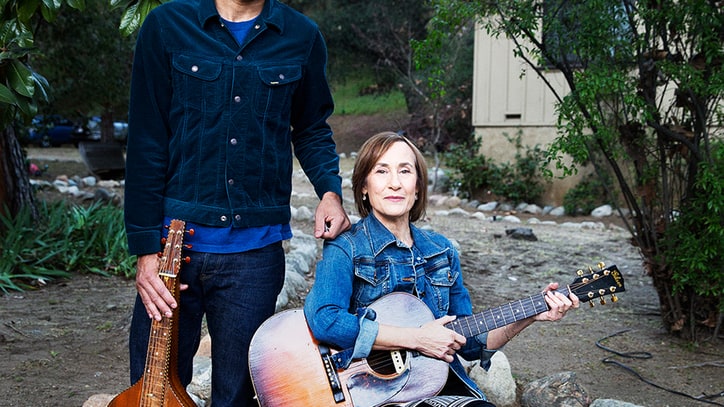 Stream Ben and Ellen Harper's New Collaborative LP, 'Childhood Home'