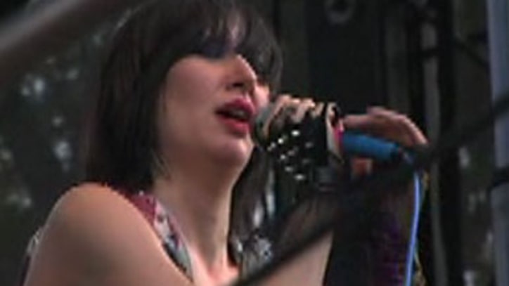 Yeah Yeah Yeahs, Plus Phoenix: Bonnaroo 2009
