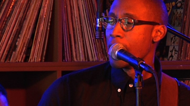 Raphael Saadiq Performs