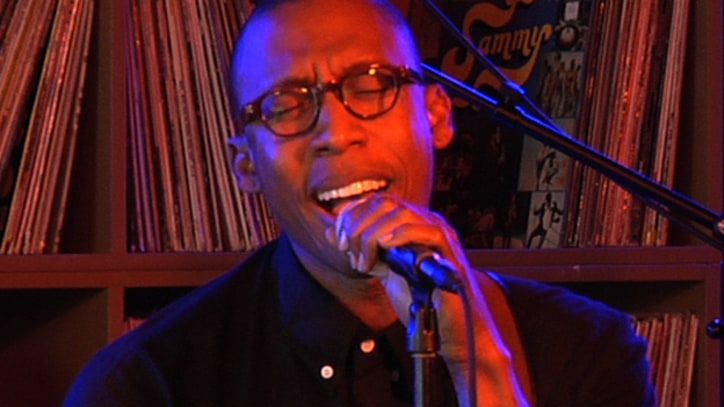 Raphael Saadiq Performs