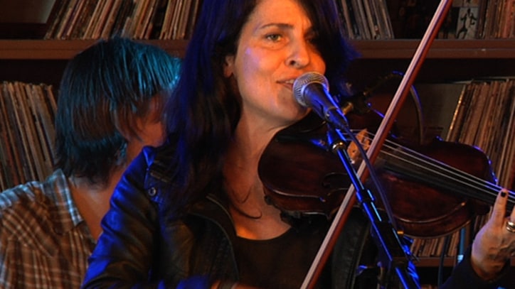 Tracy Bonham Performs
