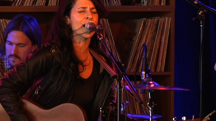 Tracy Bonham Performs