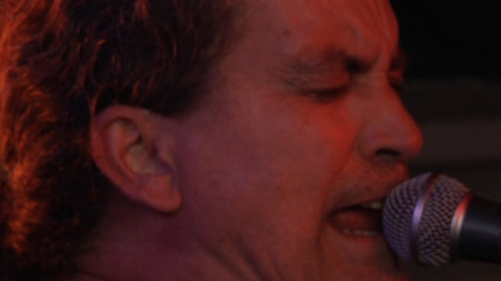 Meat Puppets Perform