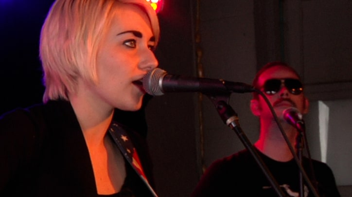 Jessica Lea Mayfield Performs