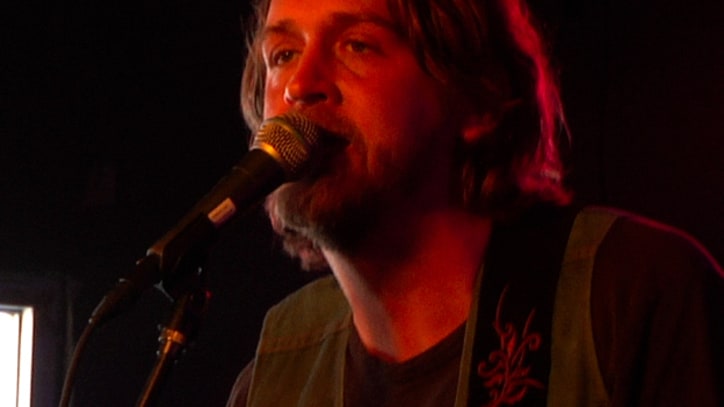 Hayes Carll Performs