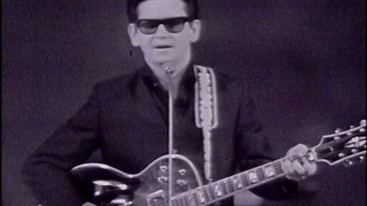 Roy Orbison Singer performs gorgeous 'Only the Lonely' in 1965