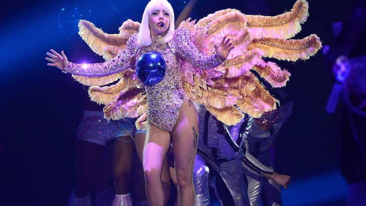 Lady Gaga's Live Artflop: NYC Ghosts and Flowers
