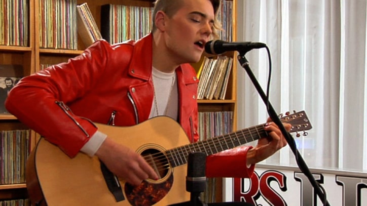 Diamond Rings Electro-pop singer goes acoustic