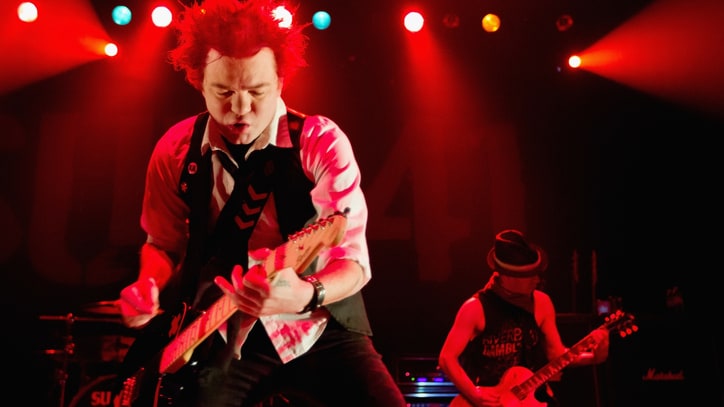 Sum 41's Deryck Whibley Says Alcoholism Nearly Killed Him