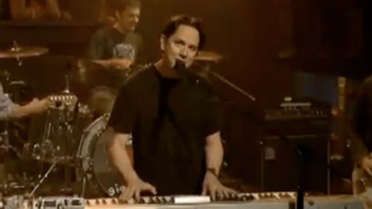 They Might Be Giants 'Can't Keep Johnny Down' on 'Fallon'