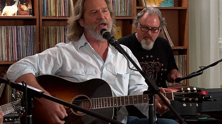 Jeff Bridges Legendary actor sings country rock tunes