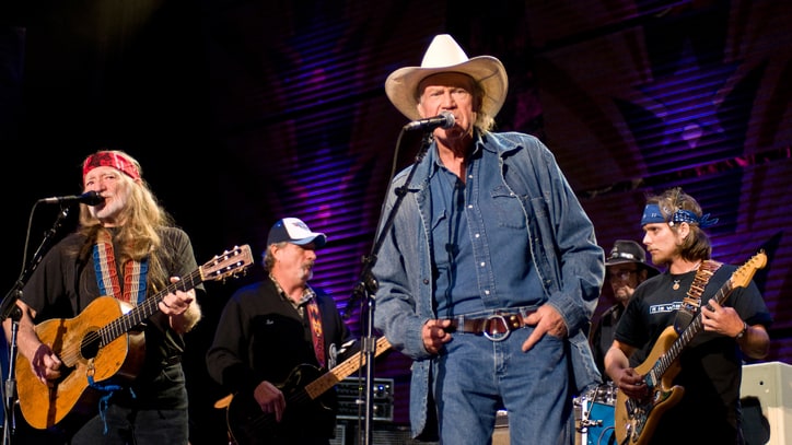 Hear Willie Nelson and Billy Joe Shaver's 'Outlaw' Duet - Premiere