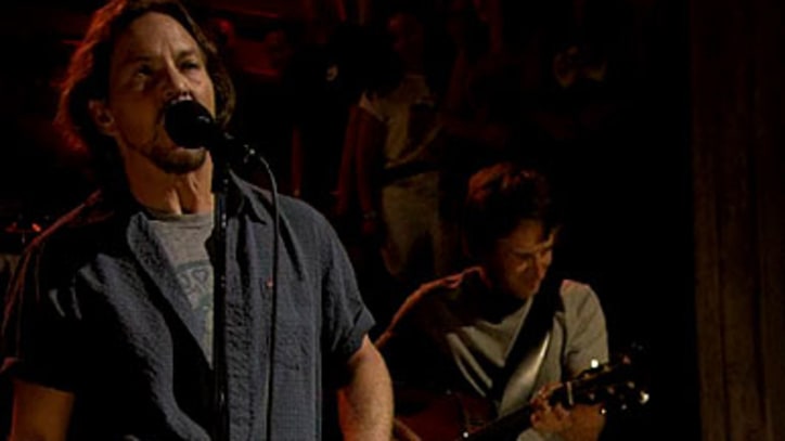 Pearl Jam Cover Pink Floyd's 'Mother'