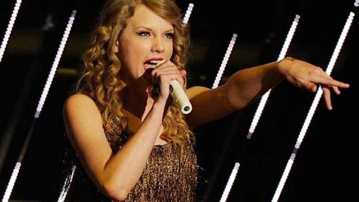 Taylor Swift and Flo Rida 'Right Round' in Miami