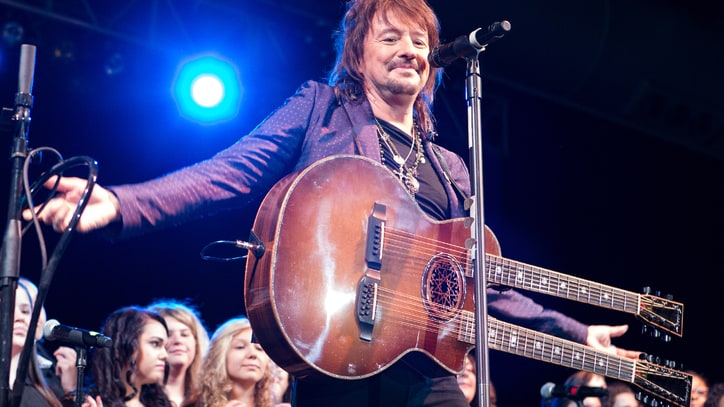 Bon Jovi Guitarist Richie Sambora Debuts Anti-Drug Song 'Lighthouse'